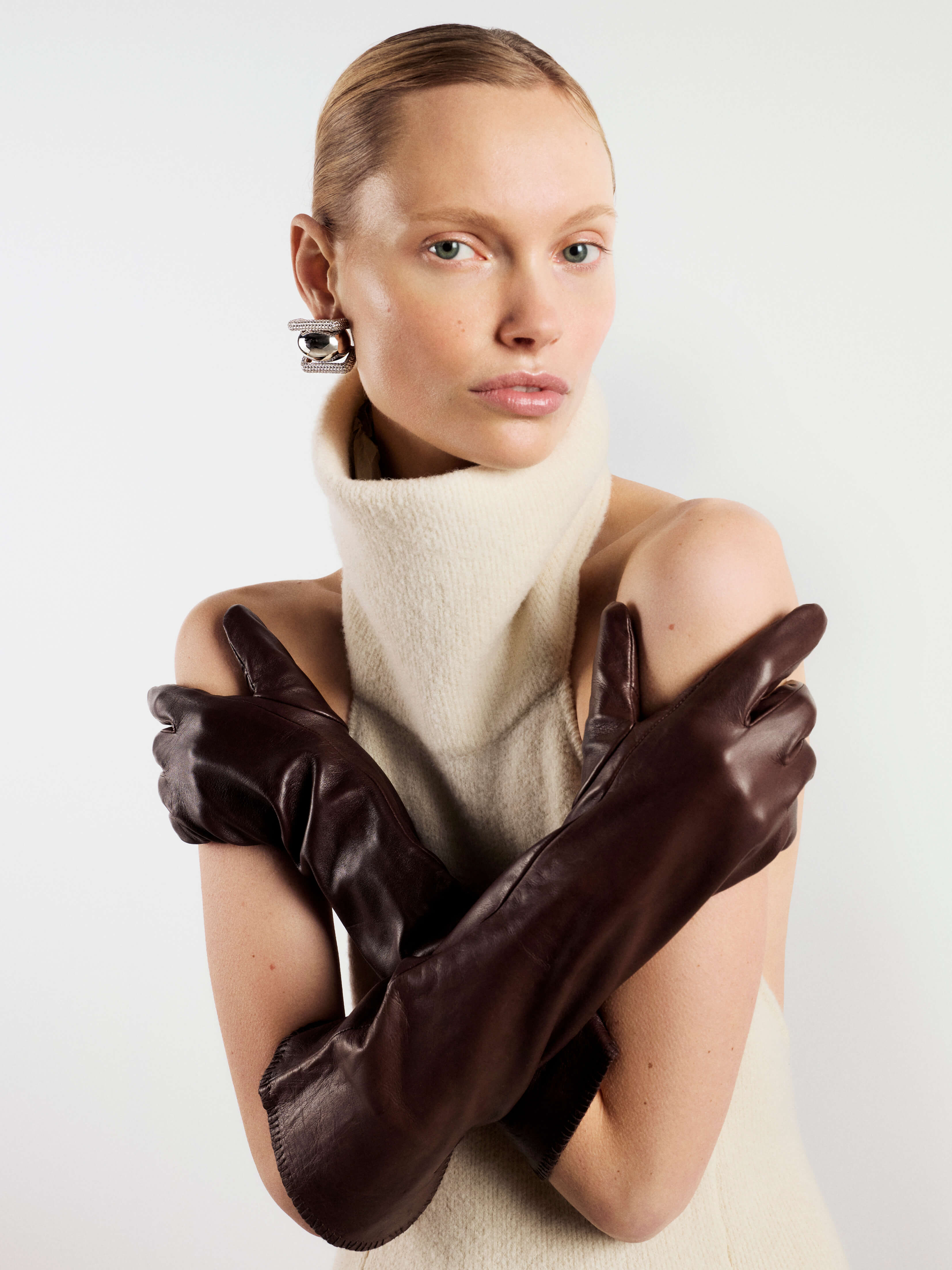 Nootka white gold earrings diamonds