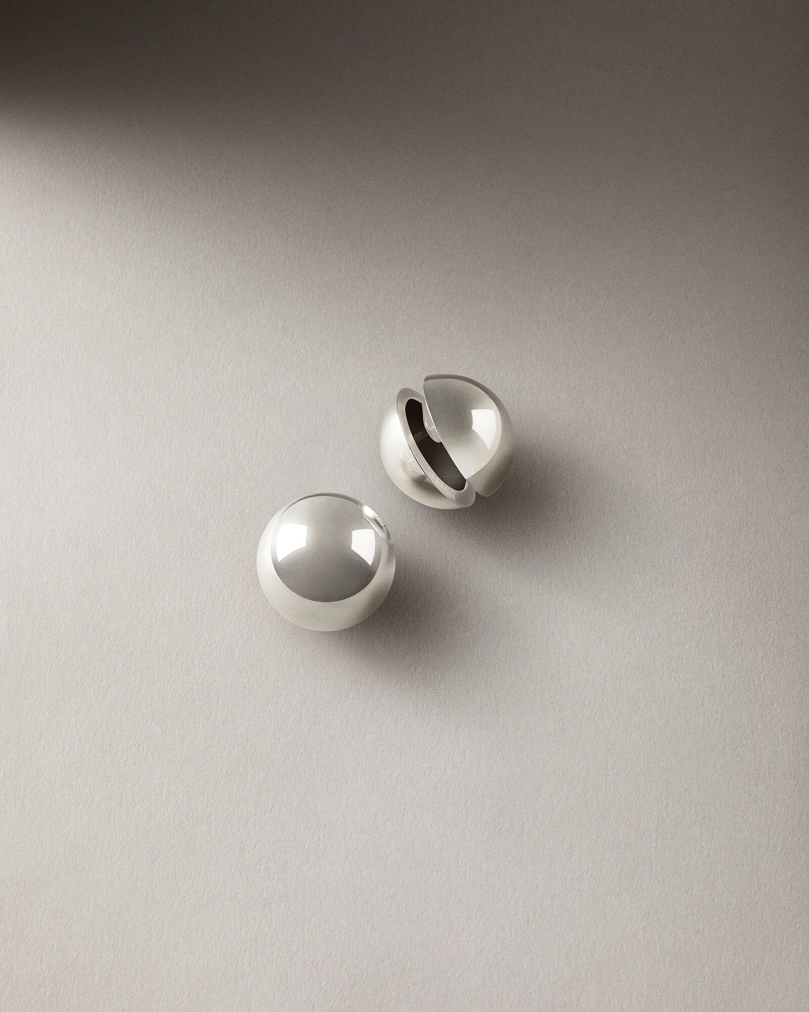SPHERE EARRINGS SILVER