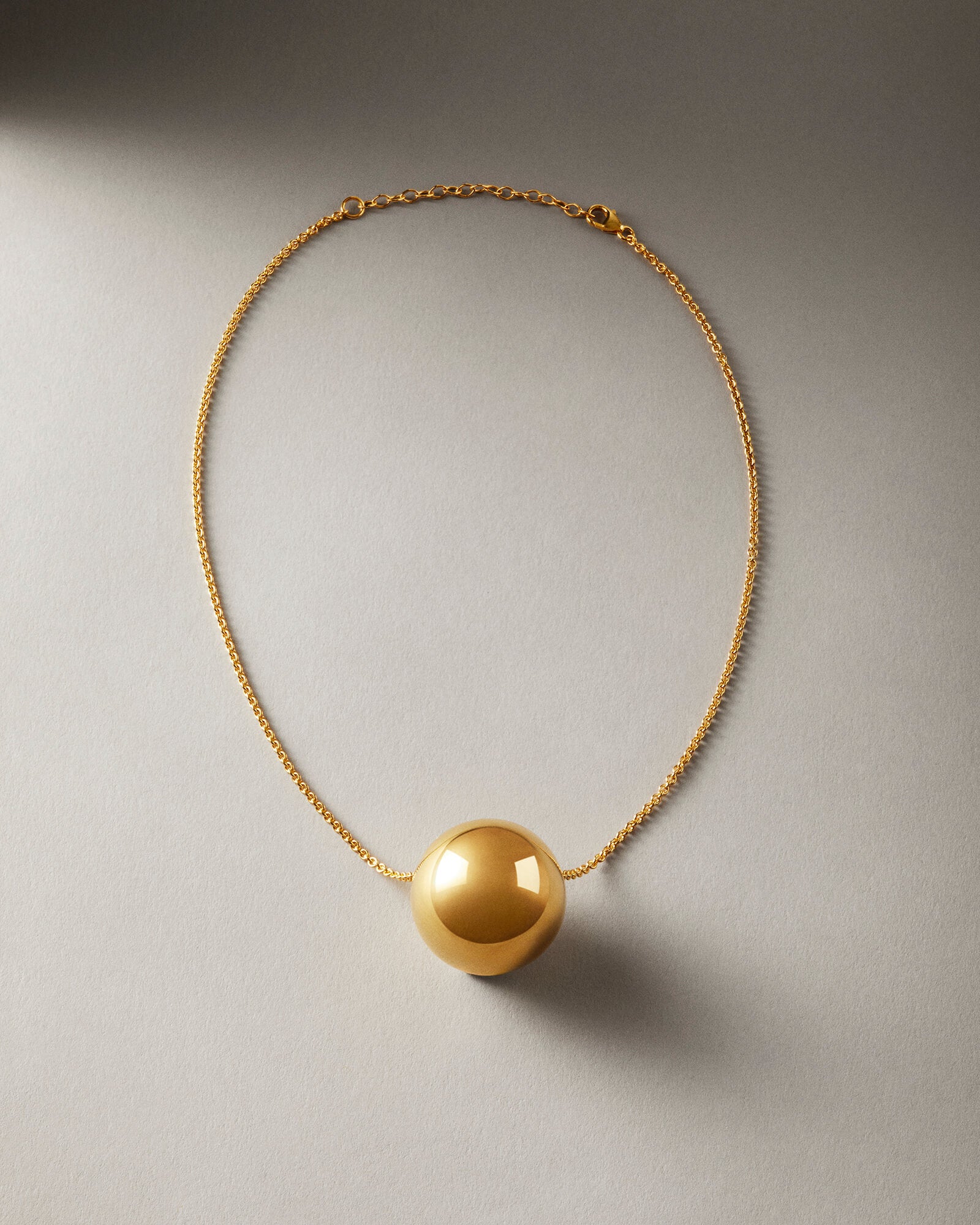 Sphere necklace gold