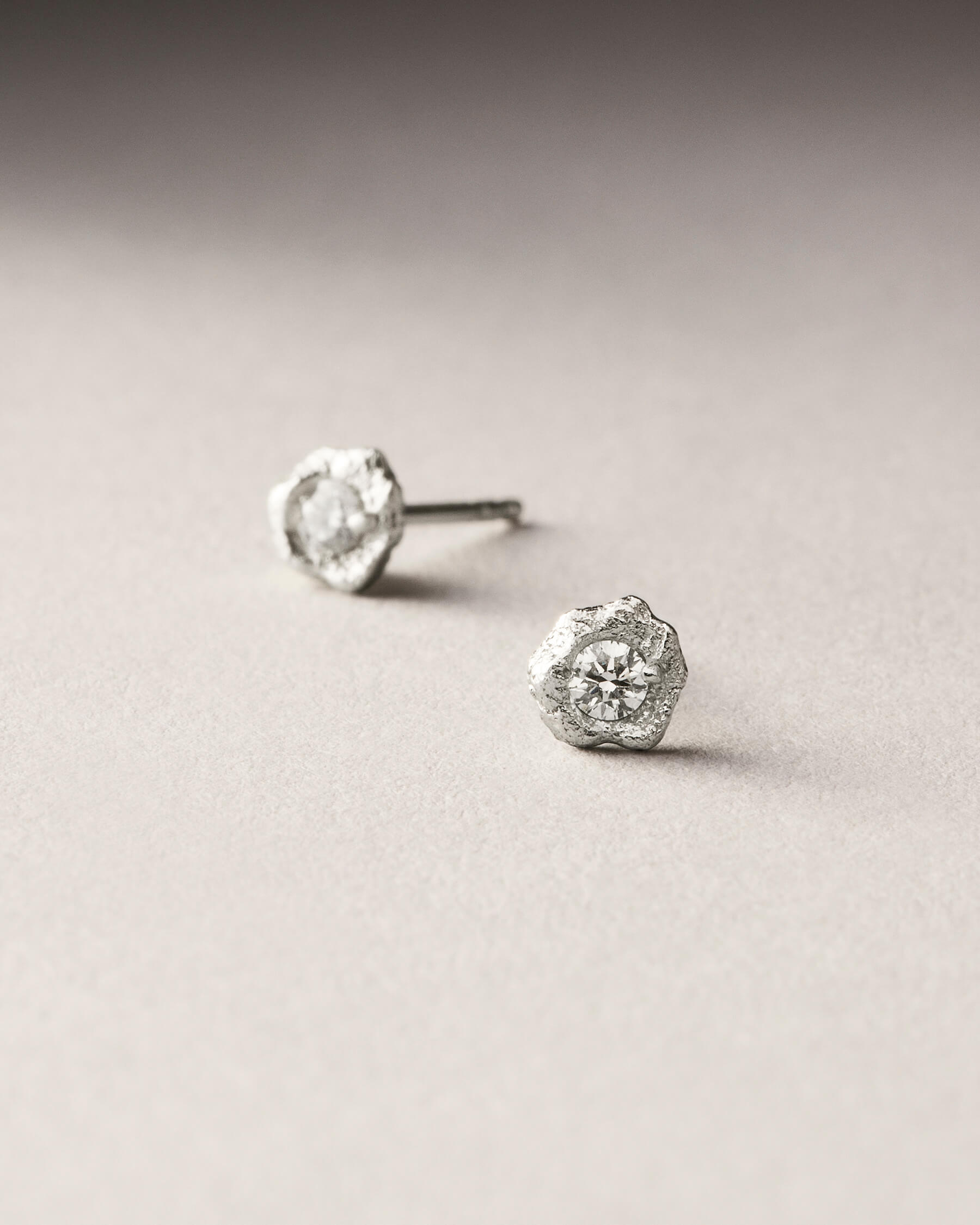 SIGNATURE DIAMOND STUD