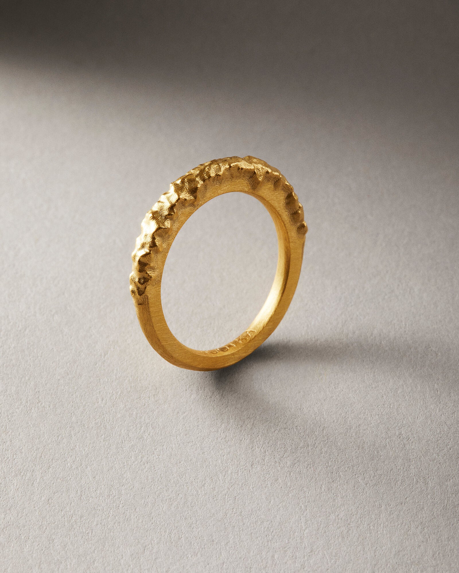 Nootka neat ring gold